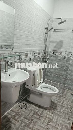 PHÒNG MỚI XÂY-NHIỀU CỬA SỔ-BAN CÔNG RIÊNG TRẦN THỊ TRỌNG TB
