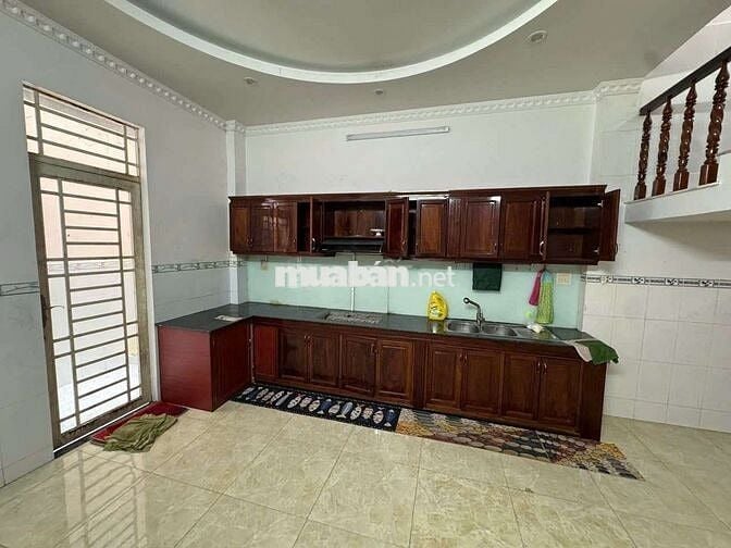 cho thuê nhà 3 lầu kdc hưng phú dtsd 360mv, 15tr, 9pn, 4wc, nội thất