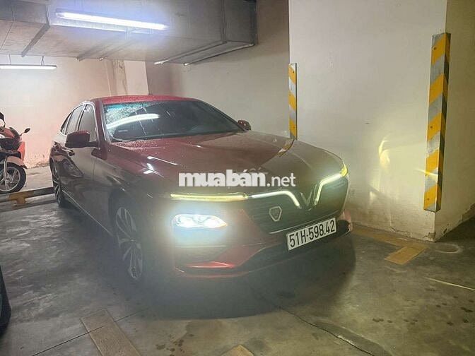 VinFast LuxA Premium 2019 Đỏ