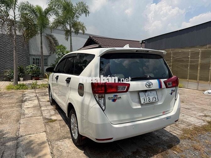 Toyota Innova 2.0 E 2017 Số sàn Trắng