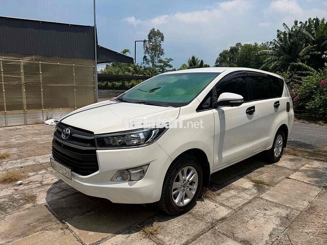 Toyota Innova 2.0 E 2017 Số sàn Trắng