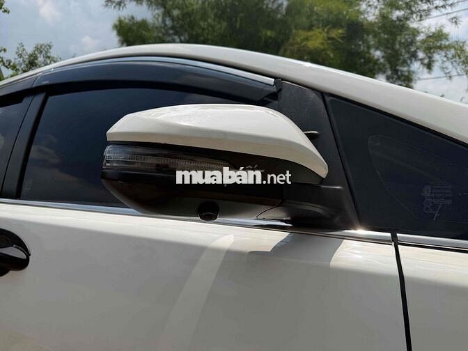 Toyota Innova 2.0 E 2017 Số sàn Trắng