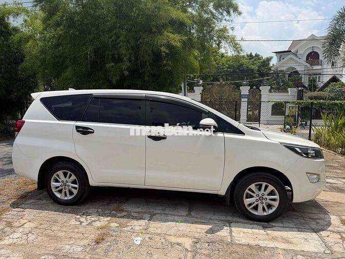 Toyota Innova 2.0 E 2017 Số sàn Trắng
