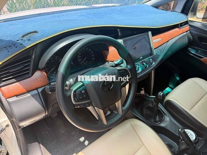 Toyota Innova 2.0 E 2017 Số sàn Trắng