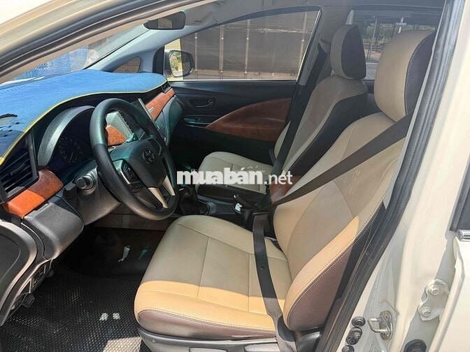 Toyota Innova 2.0 E 2017 Số sàn Trắng