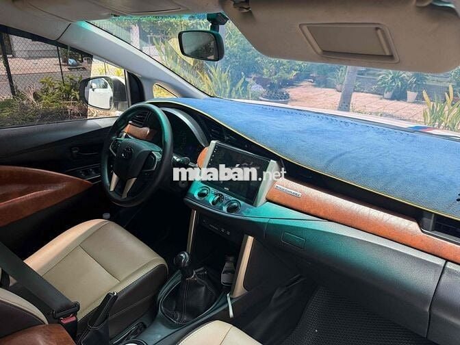 Toyota Innova 2.0 E 2017 Số sàn Trắng