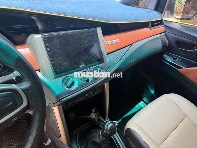 Toyota Innova 2.0 E 2017 Số sàn Trắng