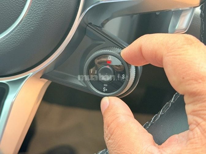 BÁN XE PORSCHE MACAN SẢN XUẤT 2021, MÀU TRẮNG + NỘI THẤT ĐỎ