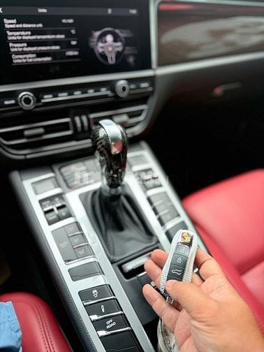BÁN XE PORSCHE MACAN SẢN XUẤT 2021, MÀU TRẮNG + NỘI THẤT ĐỎ