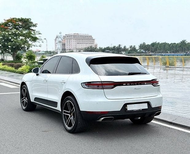 BÁN XE PORSCHE MACAN SẢN XUẤT 2021, MÀU TRẮNG + NỘI THẤT ĐỎ
