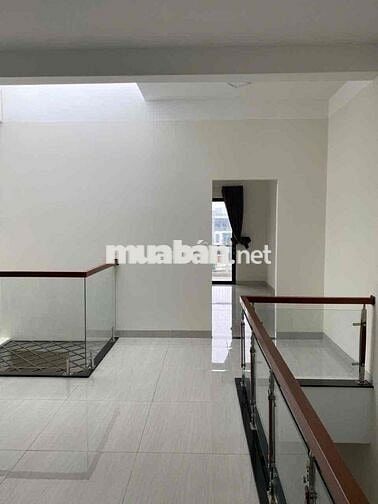 bán 3 tầng Nhà nội thất đầy đủ , vào là ở ngay