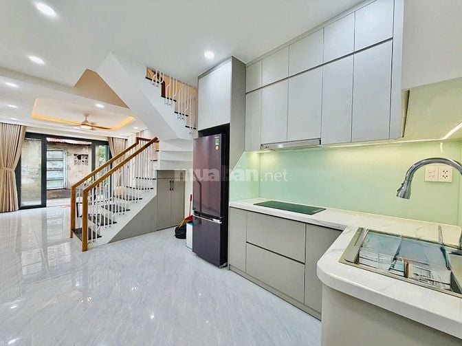 Hạ giá bán nhanh. Nhà 50.4m² Nguyễn Thị Nhuần, Q12 xây 4 tầng. Hẻm oto