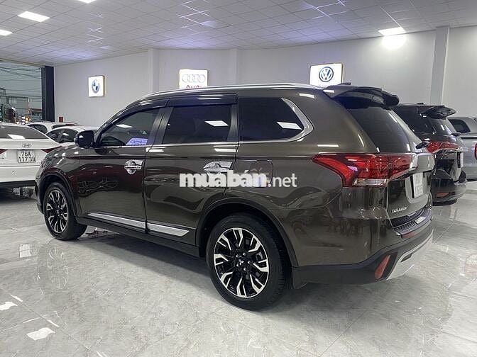 CHO THUE XE OUTLANDER 7 CHO