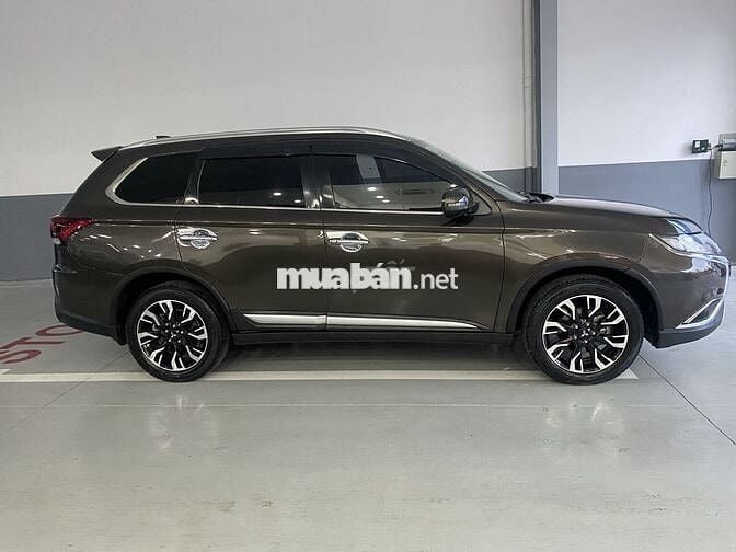 CHO THUE XE OUTLANDER 7 CHO