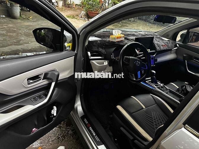 Toyota Veloz Cross 2023 7 chỗ Bạc