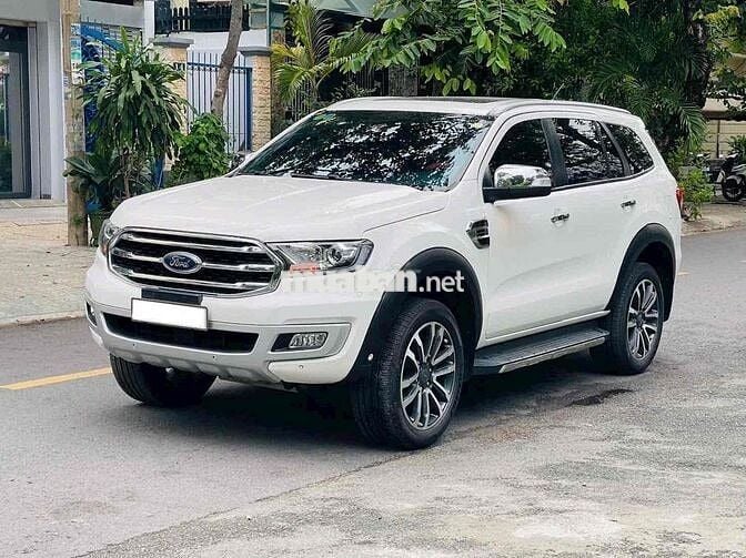 Ford Everest Titanium 2 Cầu 2018 28.000 Km Trắng