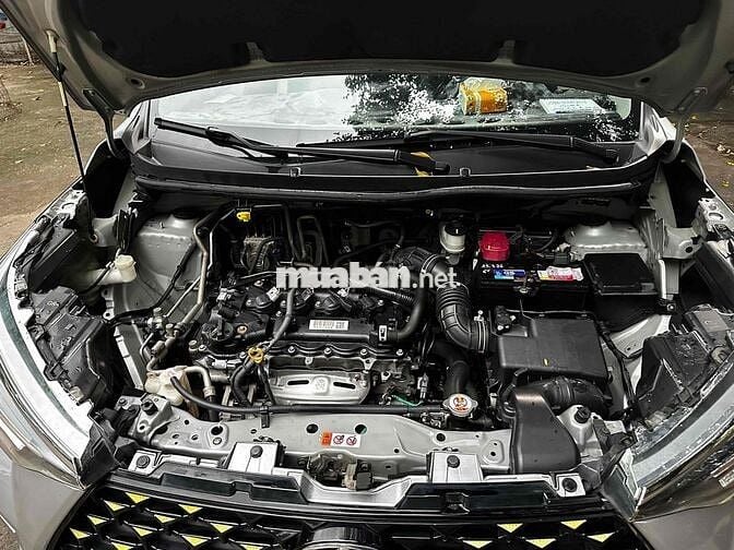 Toyota Veloz Cross 2023 7 chỗ Bạc