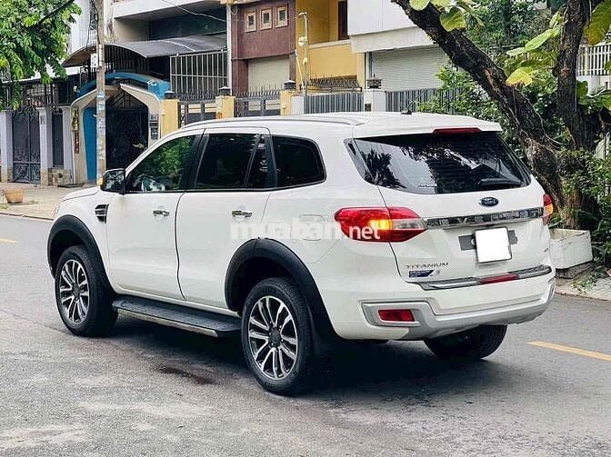 Ford Everest Titanium 2 Cầu 2018 28.000 Km Trắng