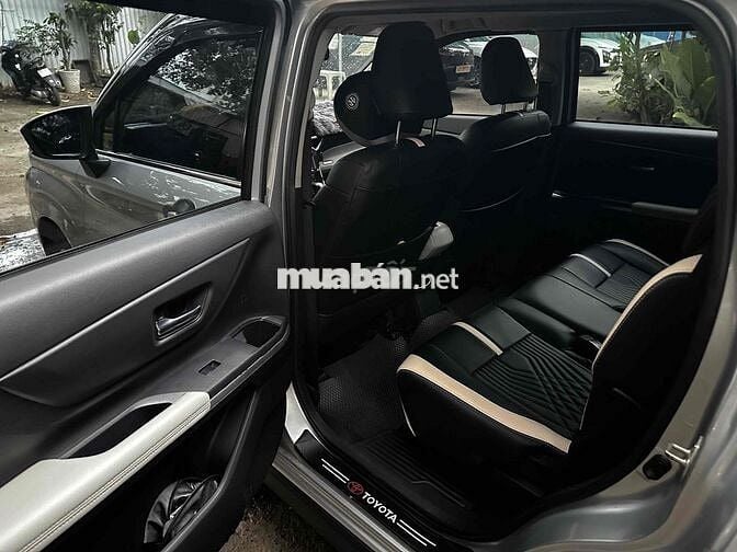 Toyota Veloz Cross 2023 7 chỗ Bạc