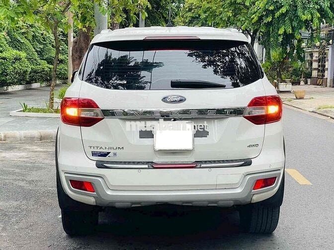 Ford Everest Titanium 2 Cầu 2018 28.000 Km Trắng