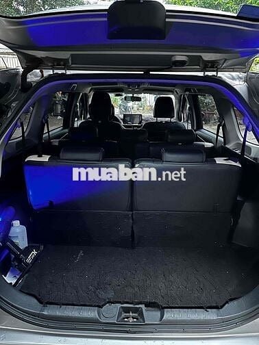 Toyota Veloz Cross 2023 7 chỗ Bạc