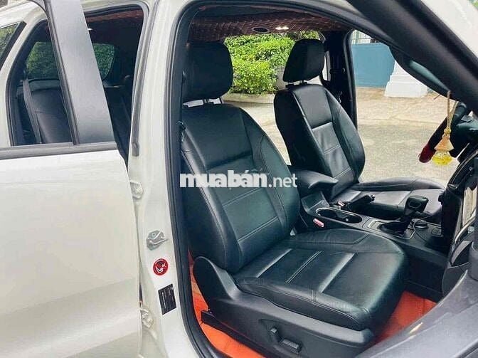 Ford Everest Titanium 2 Cầu 2018 28.000 Km Trắng