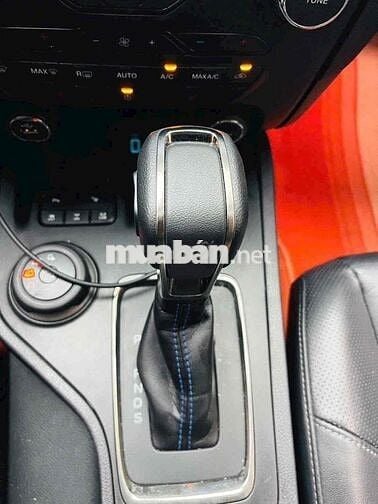 Ford Everest Titanium 2 Cầu 2018 28.000 Km Trắng