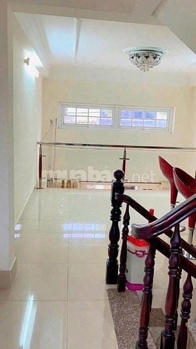 Nhà 54m² Nguyễn Văn Nghi xây 3 tầng, giá 2 tỷ 390. Sổ sẵn, hẻm oto
