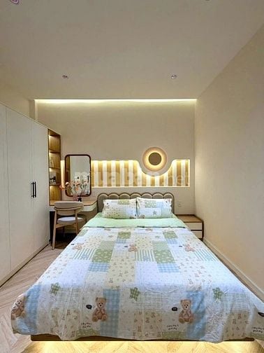 Nhà 54m² Nguyễn Văn Nghi xây 3 tầng, giá 2 tỷ 390. Sổ sẵn, hẻm oto
