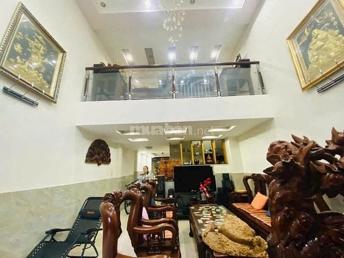Nhà 54m² Nguyễn Văn Nghi xây 3 tầng, giá 2 tỷ 390. Sổ sẵn, hẻm oto