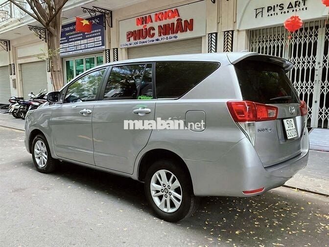 Gia đình bán xe Toyota Innova 2.0E đời cuối 2017