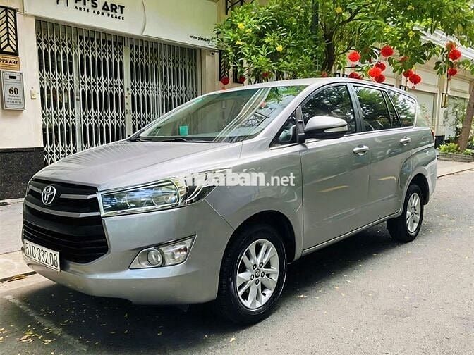 Gia đình bán xe Toyota Innova 2.0E đời cuối 2017