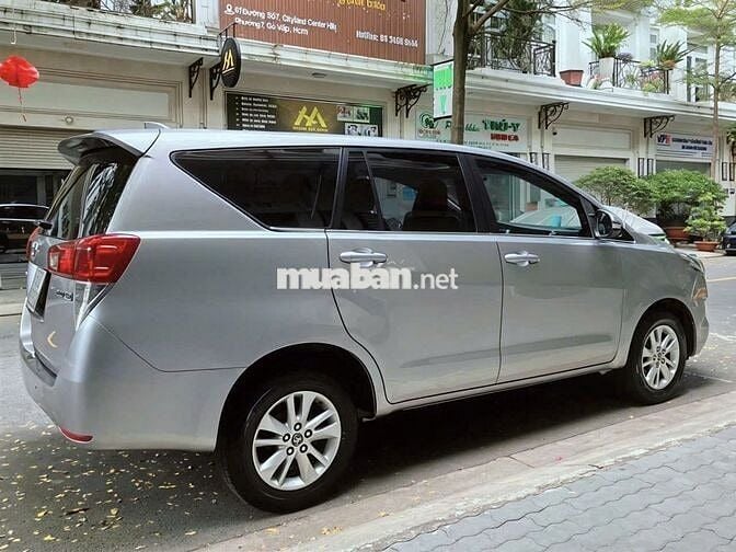 Gia đình bán xe Toyota Innova 2.0E đời cuối 2017