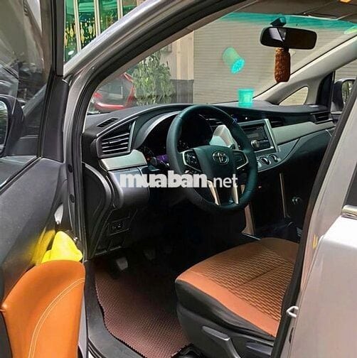 Gia đình bán xe Toyota Innova 2.0E đời cuối 2017
