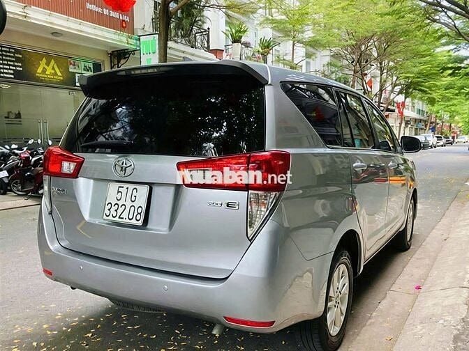 Gia đình bán xe Toyota Innova 2.0E đời cuối 2017