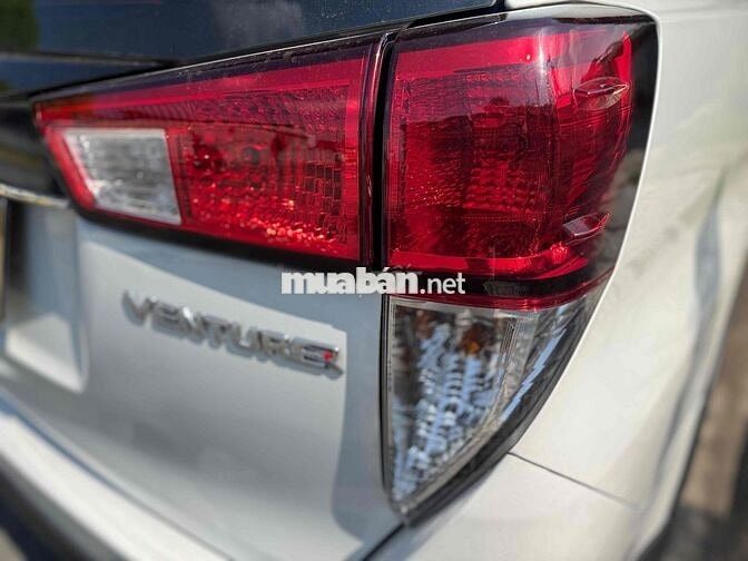 Innova Venturer 2022 trắng ngọc trai chính chủ