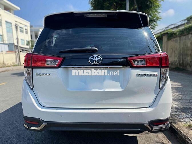 Innova Venturer 2022 trắng ngọc trai chính chủ