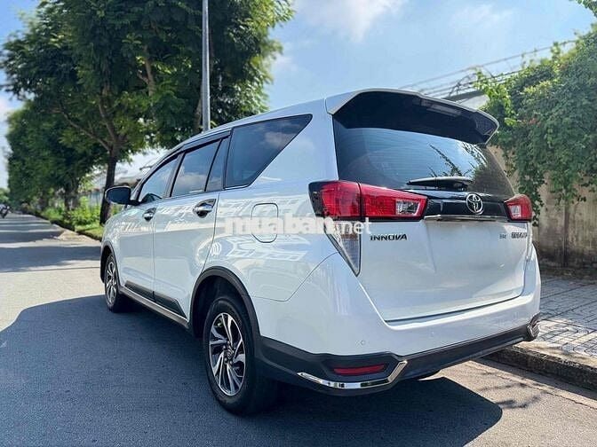 Innova Venturer 2022 trắng ngọc trai chính chủ