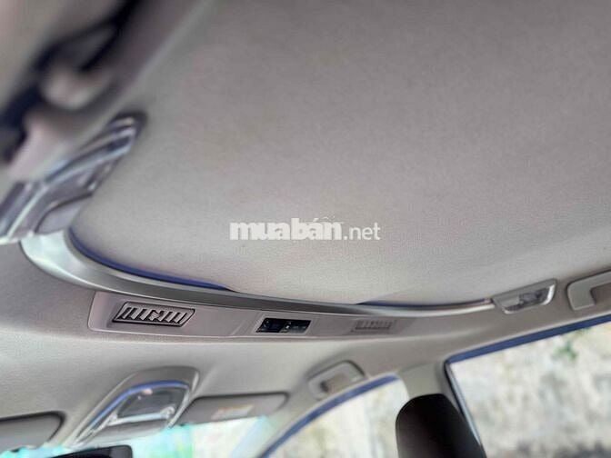 Innova Venturer 2022 trắng ngọc trai chính chủ