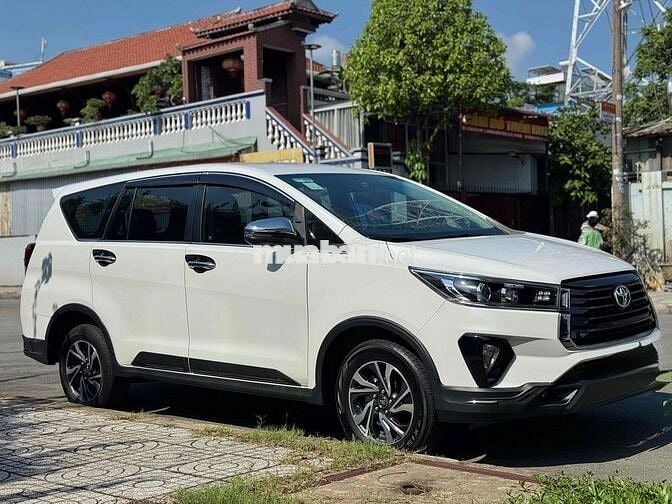 Innova Venturer 2022 trắng ngọc trai chính chủ