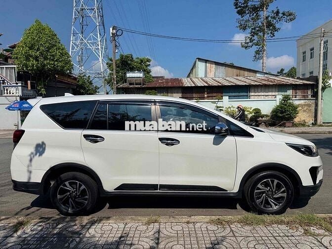 Innova Venturer 2022 trắng ngọc trai chính chủ