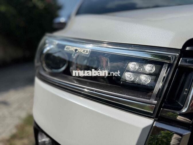 Innova Venturer 2022 trắng ngọc trai chính chủ
