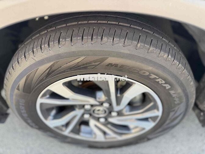 Innova Venturer 2022 trắng ngọc trai chính chủ