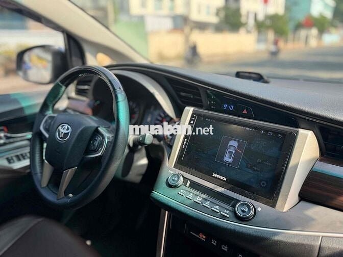 Innova Venturer 2022 trắng ngọc trai chính chủ