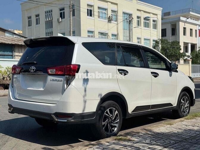Innova Venturer 2022 trắng ngọc trai chính chủ