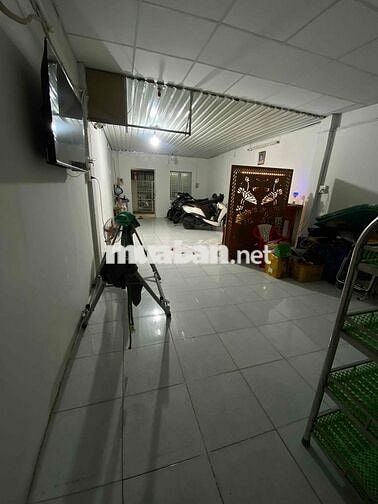 Nhà cấp 4 cho thuê , cực rộng 4x25. Có sân để xe thoải mái