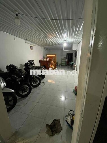 Nhà cấp 4 cho thuê , cực rộng 4x25. Có sân để xe thoải mái