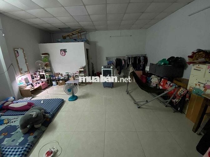Nhà cấp 4 cho thuê , cực rộng 4x25. Có sân để xe thoải mái