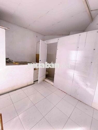 Cần share phòng trọ trong nhà nguyên căn cách đường CMT8 khoảng 50m