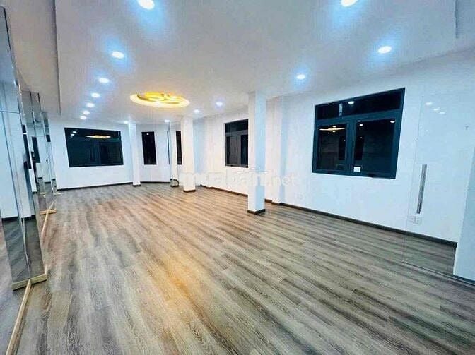 SIÊU PHẨM NGANG 6M MT NGUYỄN THIỆN THUẬT, Q.3 - Nhà Mới Có Sân Để Xe